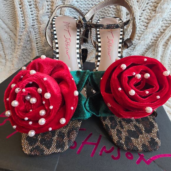 NIB Betsey Johnson Women's Carlos Rose Flower Boho Dress Sandals 6 Leopard Red - Picture 5 of 7